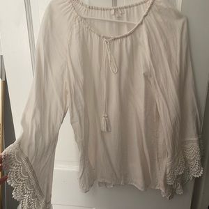 Top w/ Lace Embroidered, Flowy Sleeves